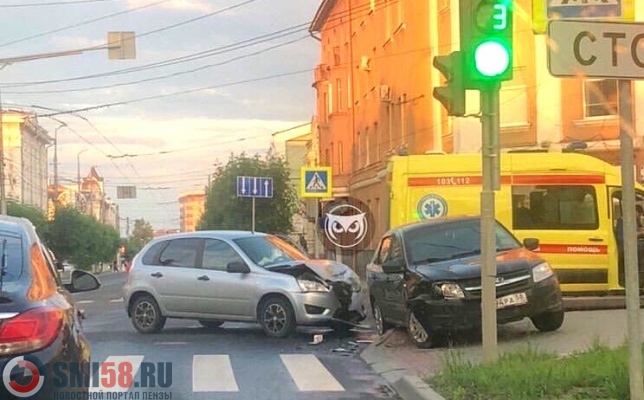Реанимация приехала на место ДТП в центре Пензы