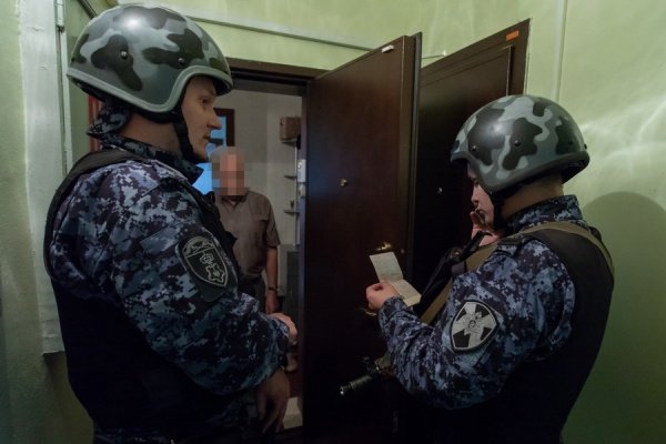 Пензячка получила кулаком в лицо от мужа после беседы с соседом