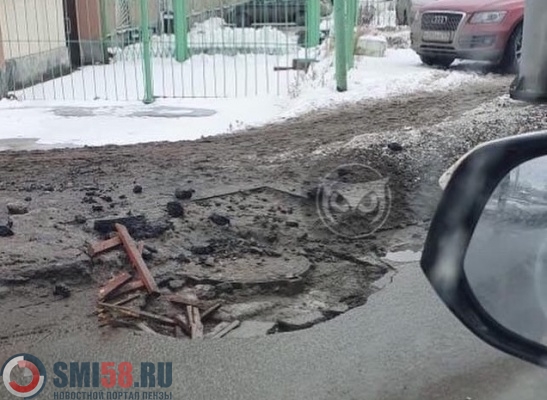 v-penze-poyavilsya-novyy-uchastok-s-provalom-asfalta-na-proezzhey-chasti